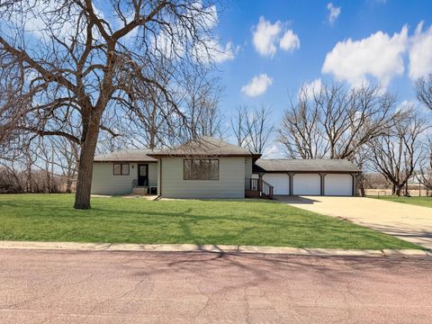 Photo of 741 Main Street, Tracy, MN 56175 (MLS # 7014242)