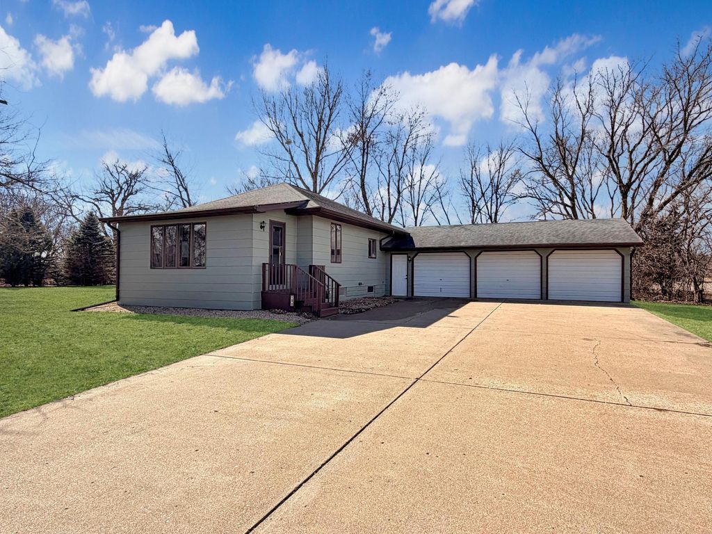 Photo of 741 Main Street, Tracy, MN 56175 (MLS # 7014242)