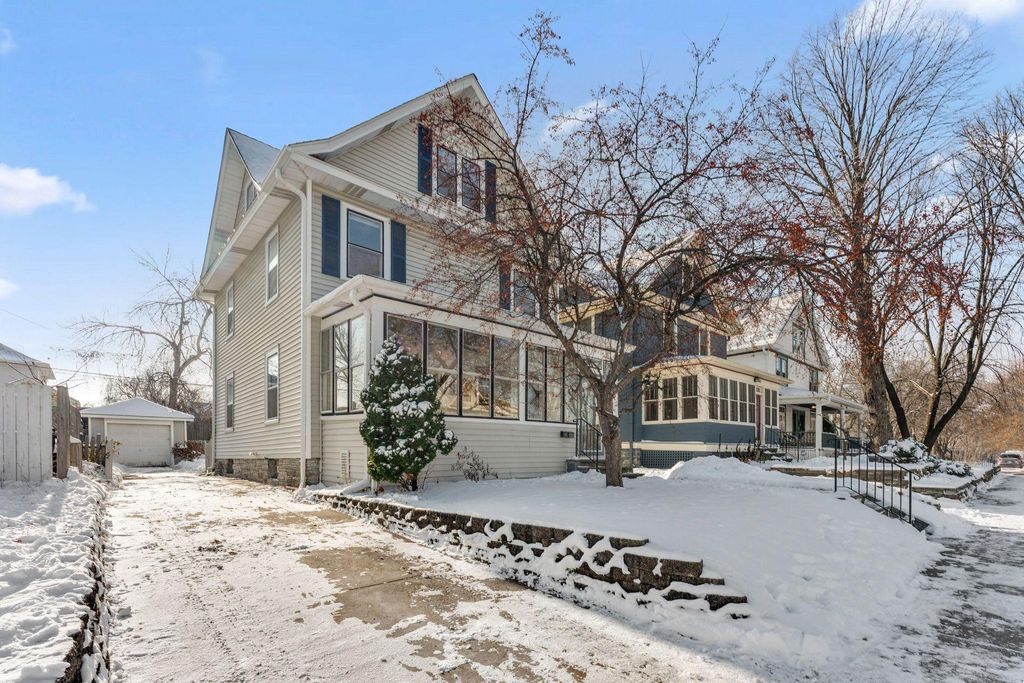 Photo of 1808 Dayton Avenue, Saint Paul, MN 55104 (MLS # 6817566)