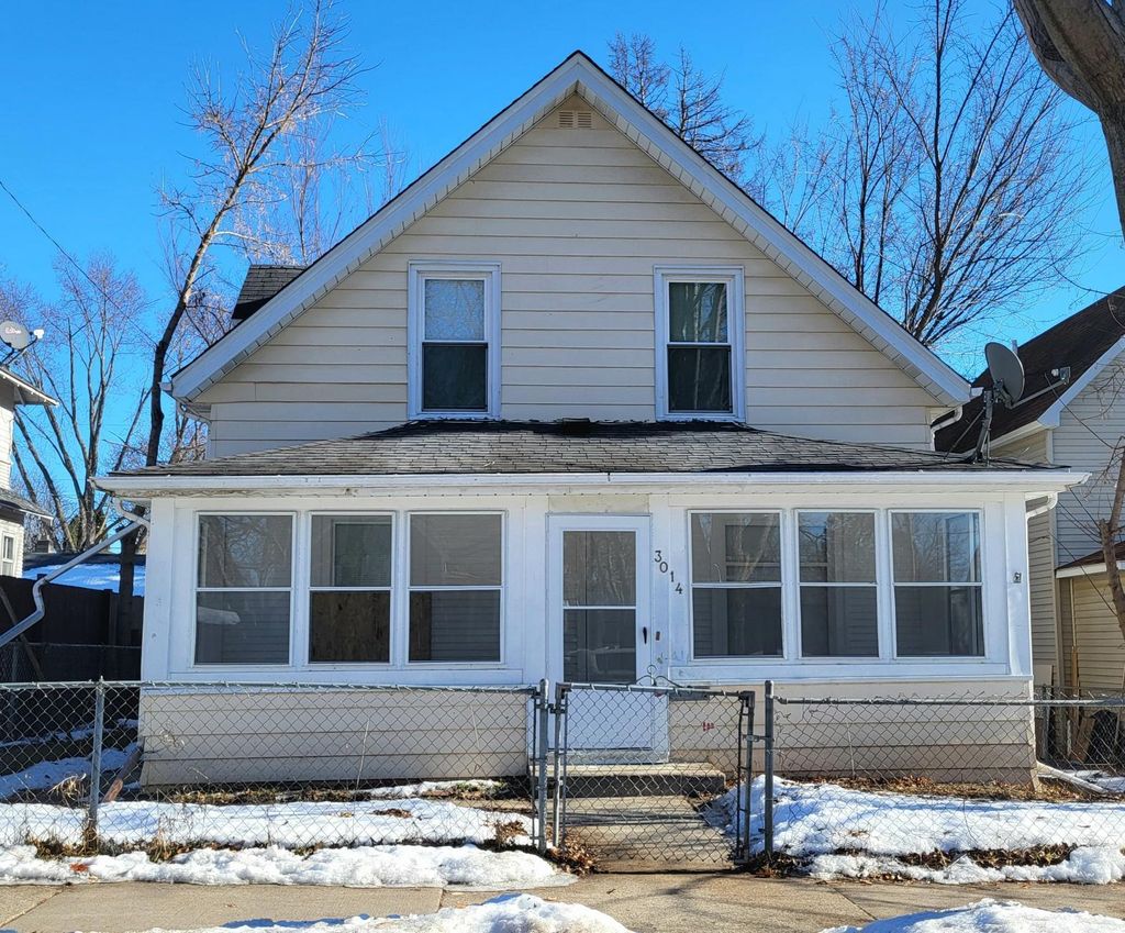 Photo of 3014 Russell Avenue N, Minneapolis, MN 55411 (MLS # 7009573)
