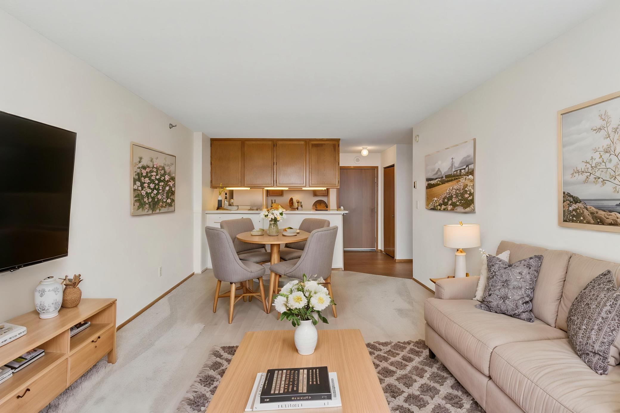 433 S 7th Street 2212