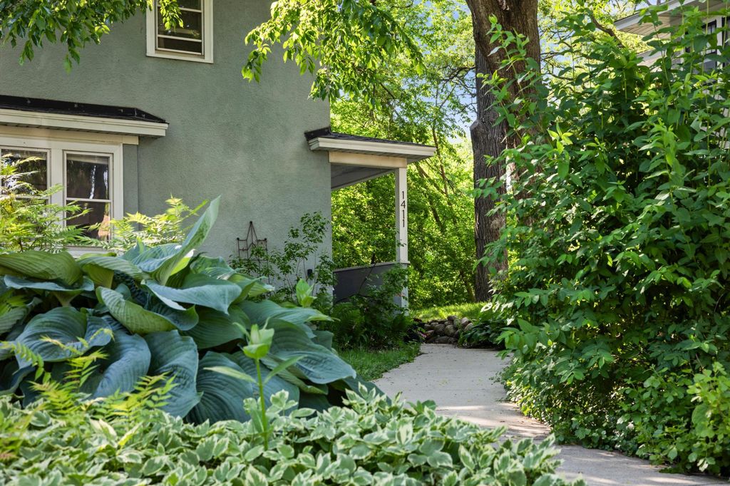 Photo of 1411 Chelmsford Street, Saint Paul, MN 55108 (MLS # 7064775)