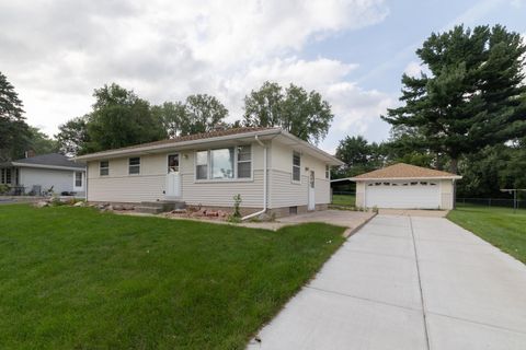 Photo of 1687 Rosewood Avenue N, Maplewood, MN 55109 (MLS # 6770326)
