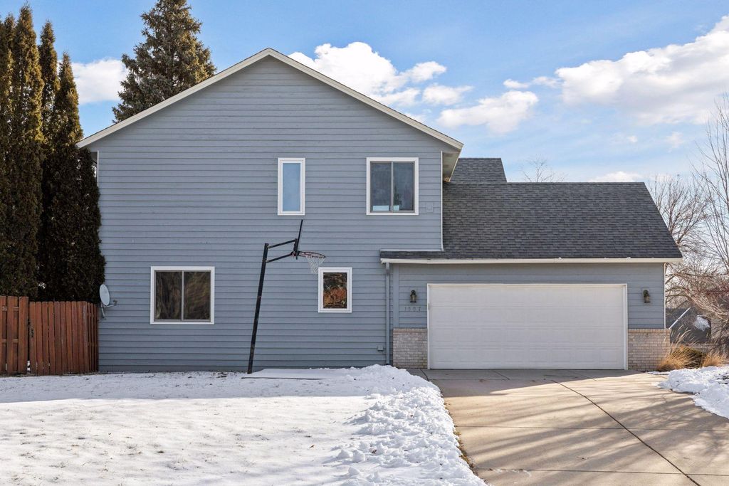 Photo of 1507 Arden Vista Court, Arden Hills, MN 55112 (MLS # 7030313)