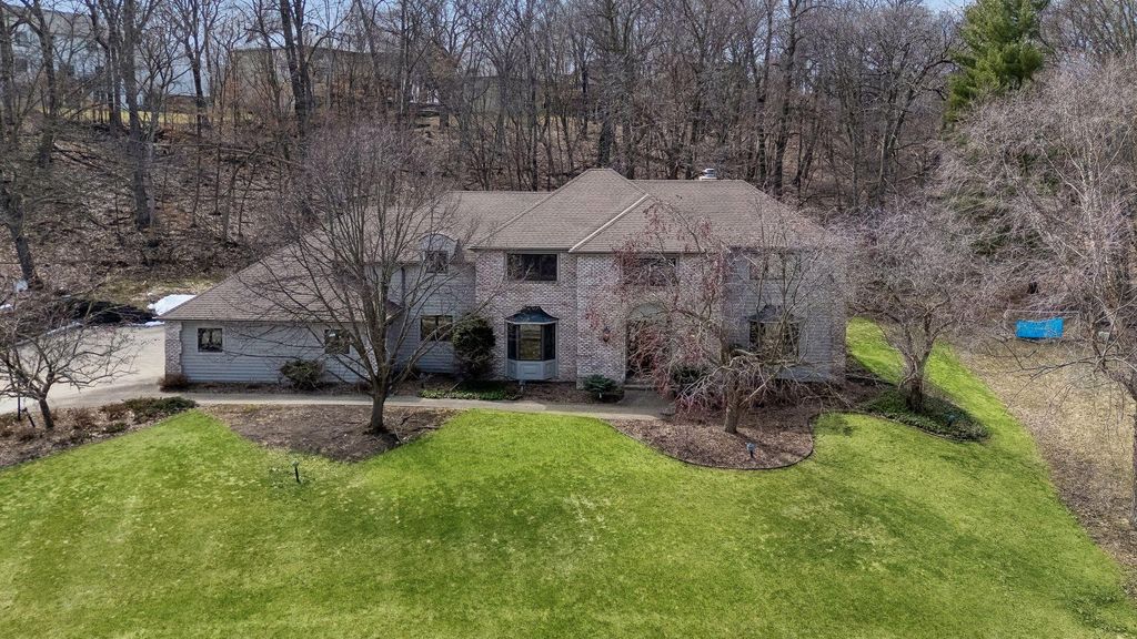 Photo of 1337 Woodland Drive SW, Rochester, MN 55902 (MLS # 7014852)