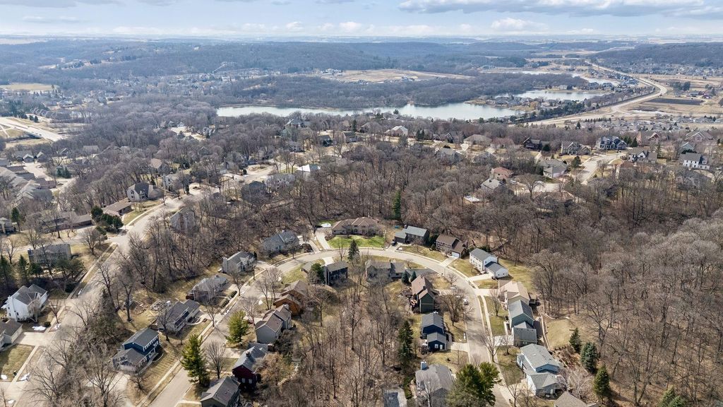 Photo of 1337 Woodland Drive SW, Rochester, MN 55902 (MLS # 7014852)