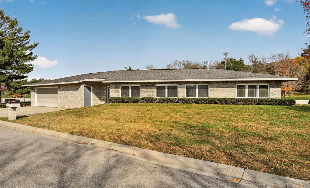 Photo of 315 Salem Point Drive SW, Rochester, MN 55902 (MLS # 7166737)