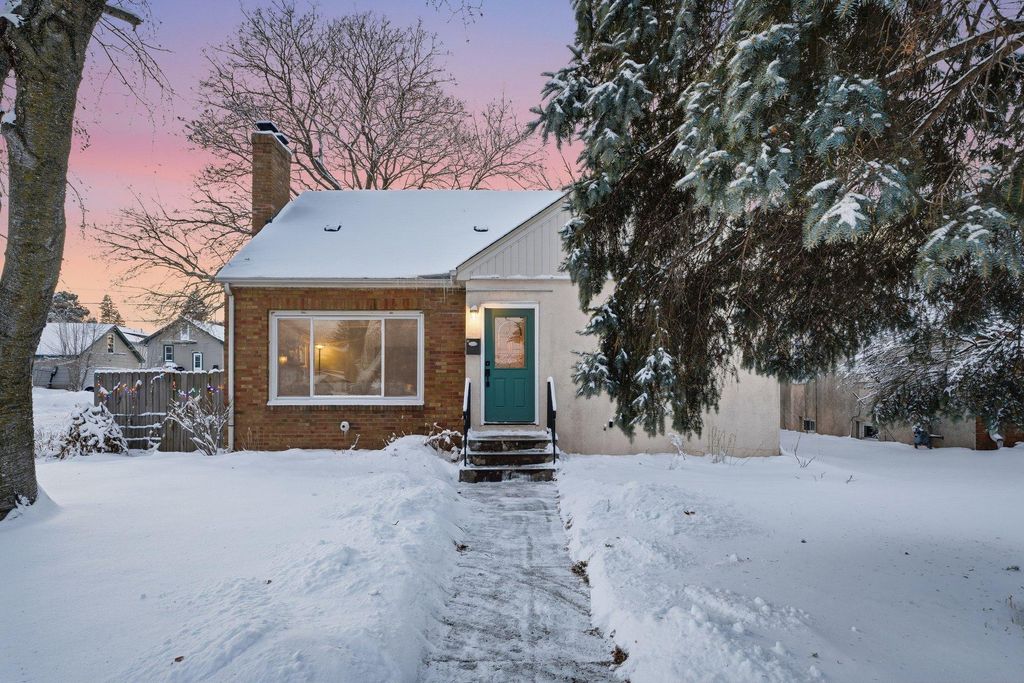 Photo of 1171 Cherokee Avenue, West Saint Paul, MN 55118 (MLS # 6819126)