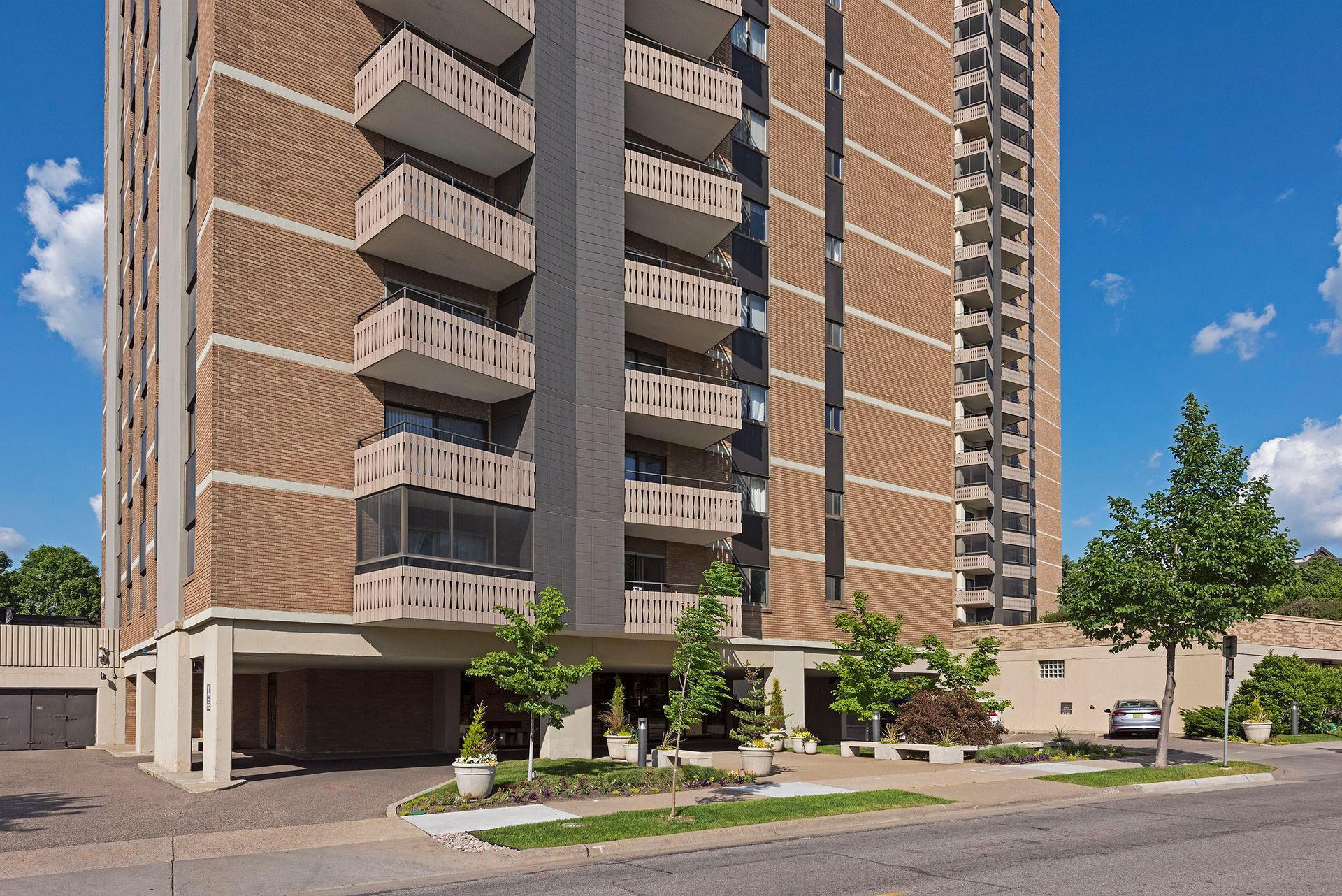 400 Groveland Avenue 1808