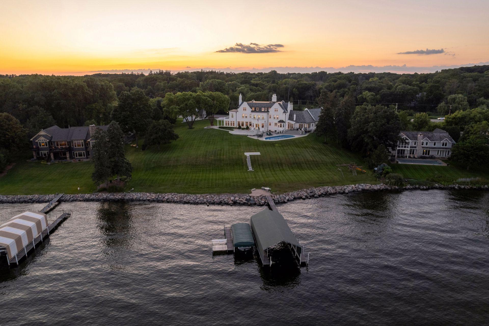 1305 Shoreline Drive