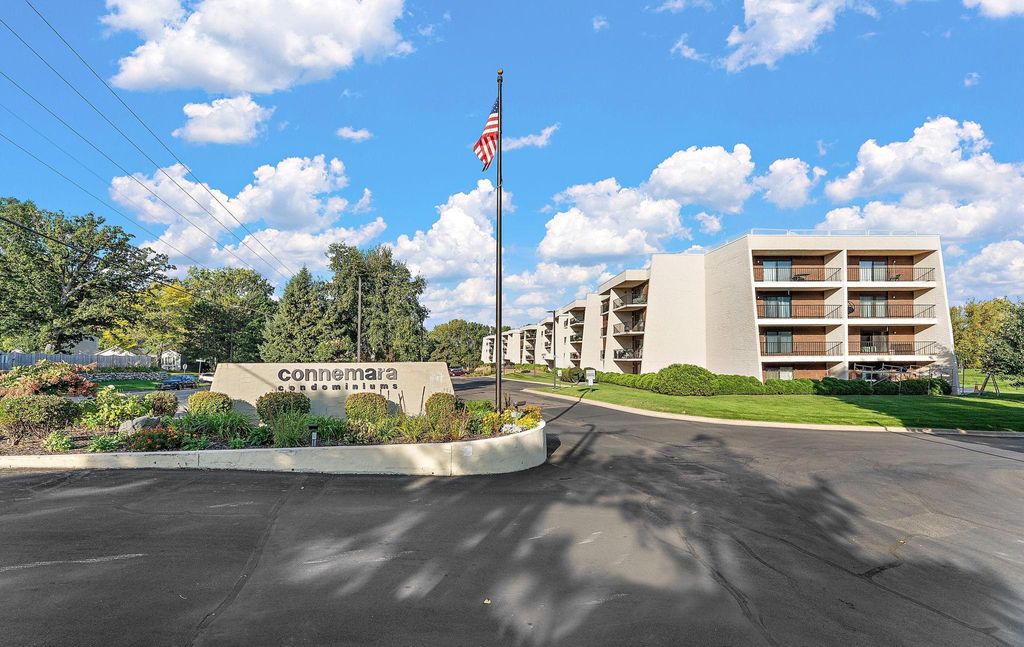 Photo of 2445 Londin Lane E #310, Maplewood, MN 55119 (MLS # 6801361)