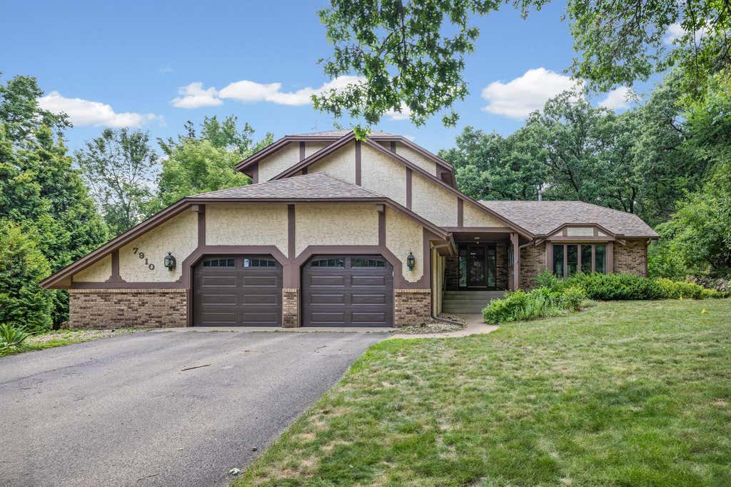 Photo of 7910 Lower 139th Court, Apple Valley, MN 55124 (MLS # 7055609)