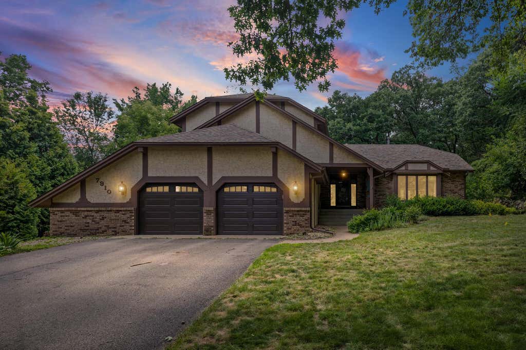Photo of 7910 Lower 139th Court, Apple Valley, MN 55124 (MLS # 7055609)