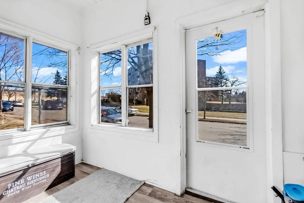 Photo of 922 N Woodbridge Street, Saint Paul, MN 55117 (MLS # 7039174)