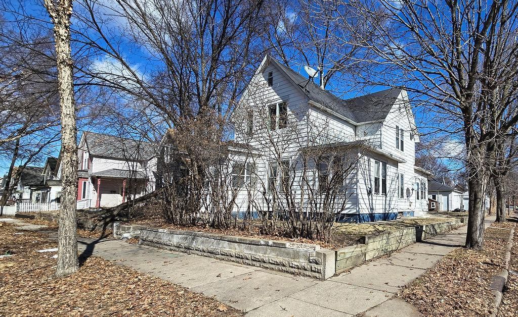 Photo of 922 N Woodbridge Street, Saint Paul, MN 55117 (MLS # 7039174)