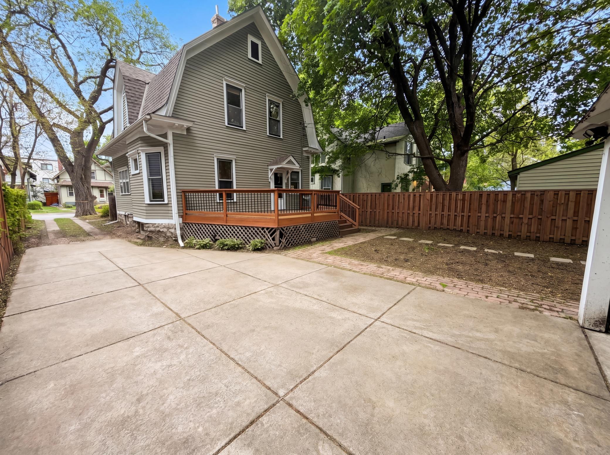 515 W 22nd Street