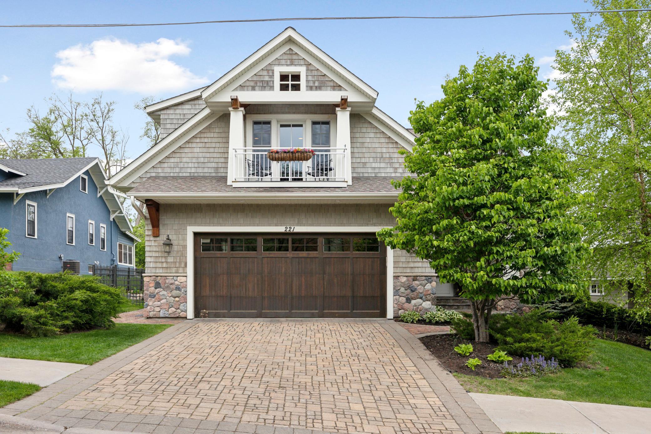 221 Manitoba Avenue