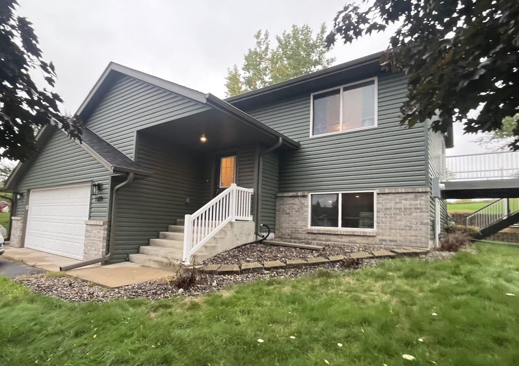 Photo of 1609 25th Street SE, Saint Cloud, MN 56304 (MLS # 7159539)