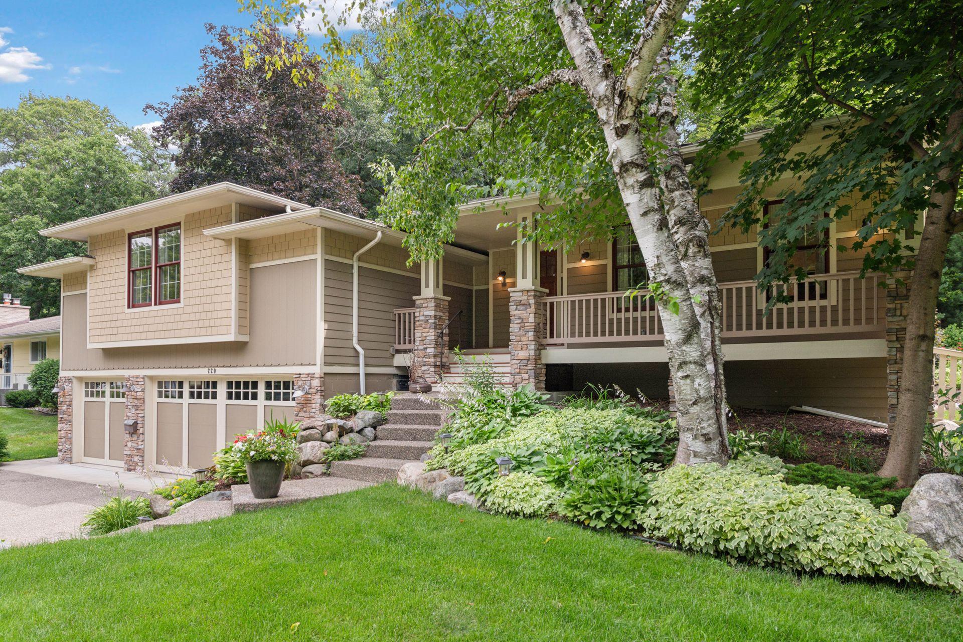 220 Glenbrook Road N