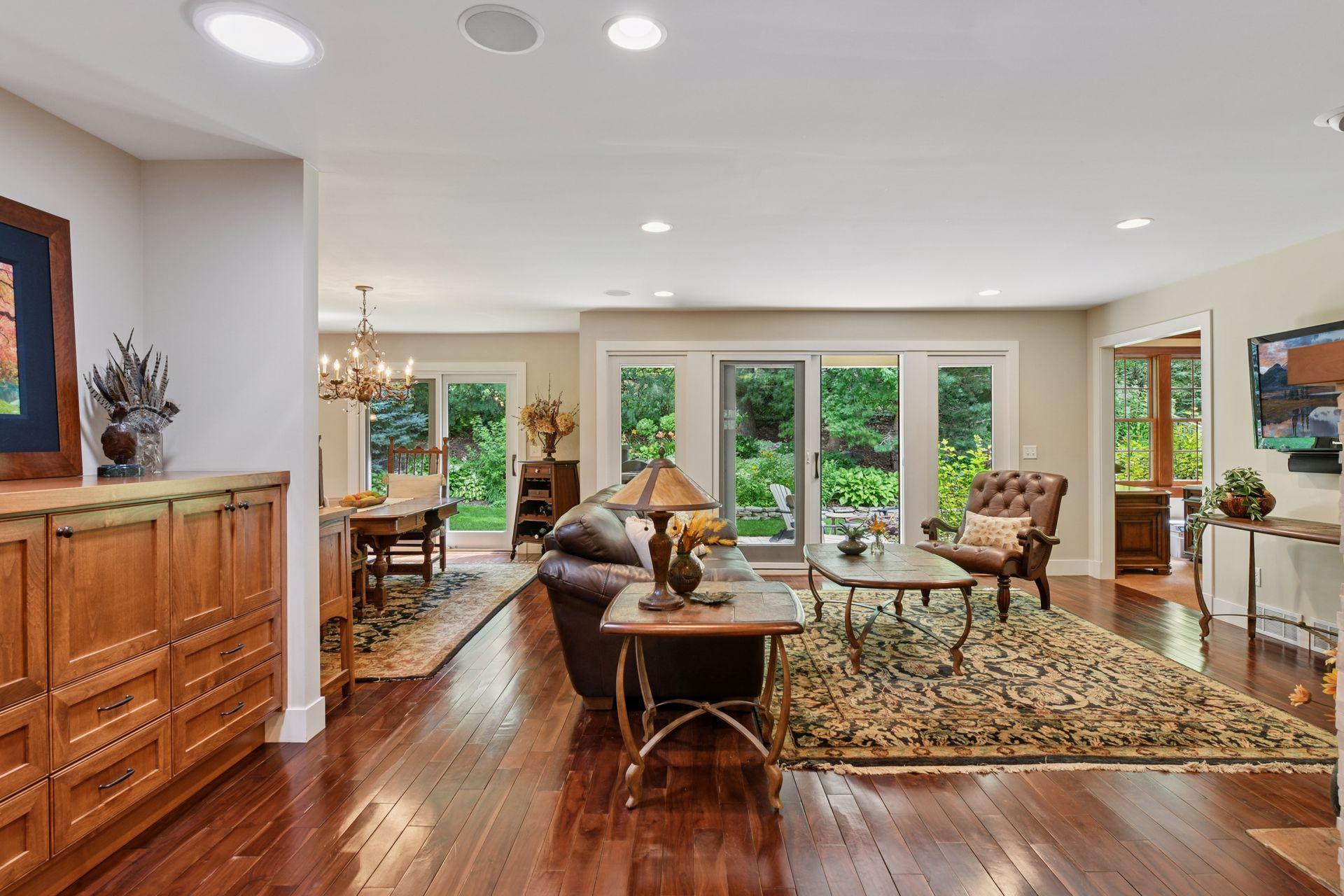 220 Glenbrook Road N