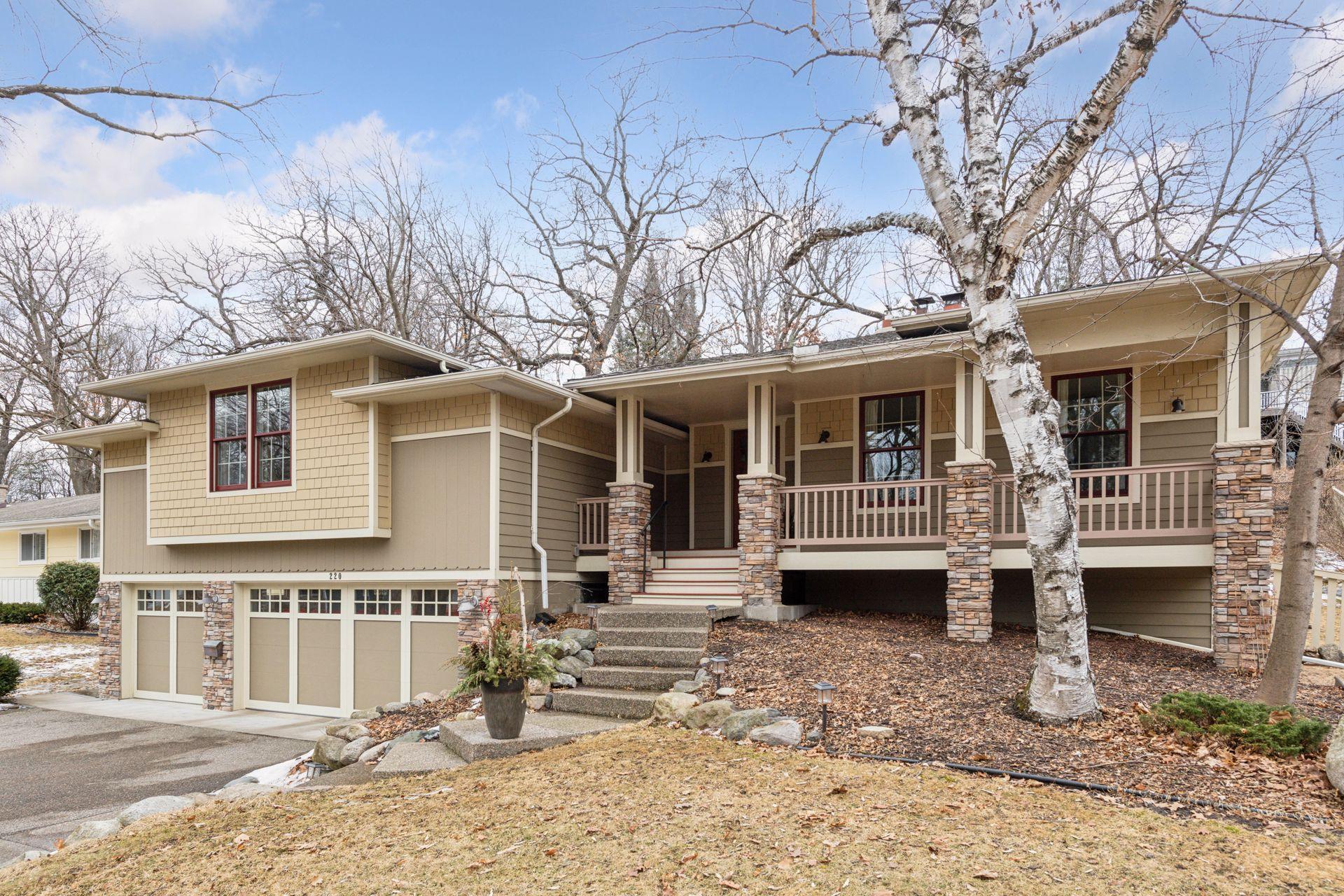 220 Glenbrook Road N