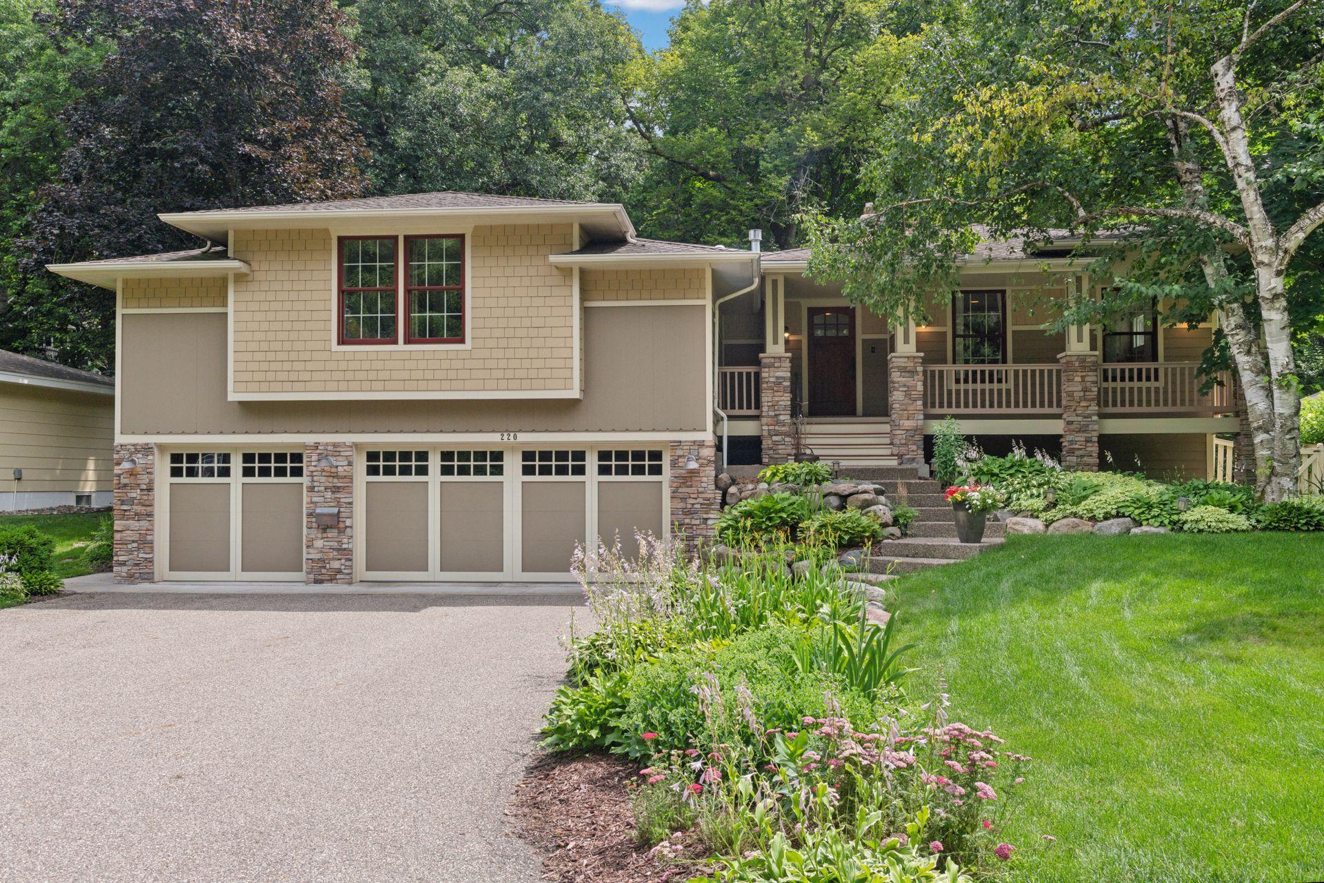 220 Glenbrook Road N