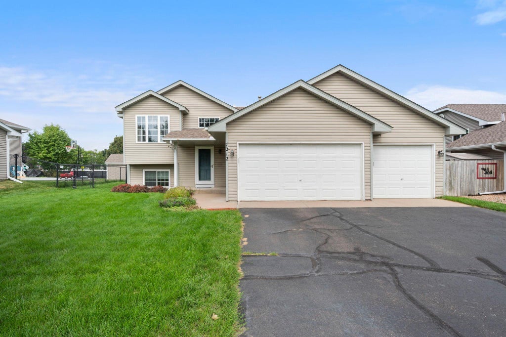 Photo of 7212 96th Street S, Cottage Grove, MN 55016 (MLS # 7141152)