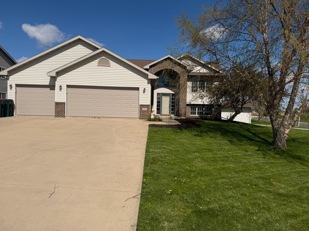 Photo of 125 Sandstone Drive NW, Eyota, MN 55934 (MLS # 7073652)