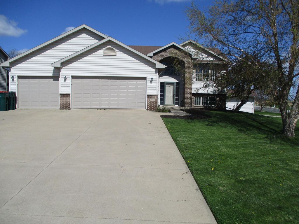 Photo of 125 Sandstone Drive NW, Eyota, MN 55934 (MLS # 7073652)