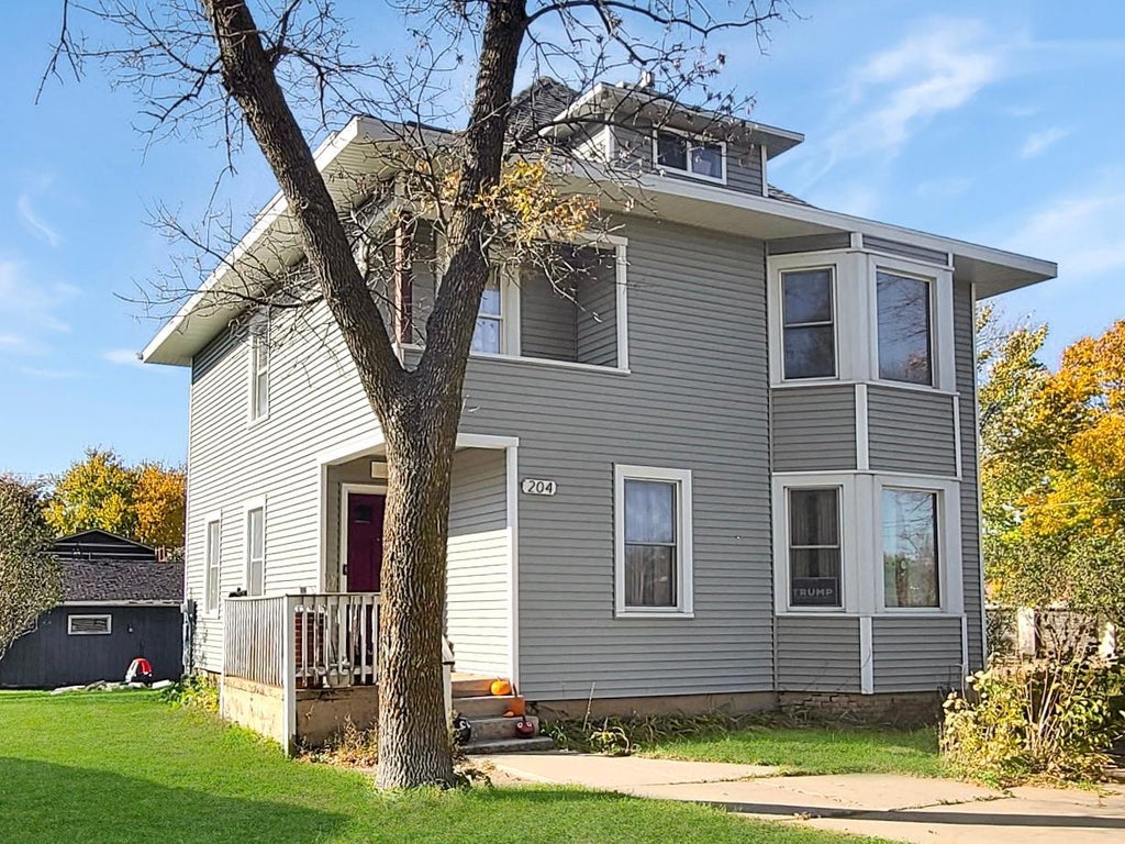 Photo of 204 Fremont Street S, Lake Benton, MN 56149 (MLS # 7163325)