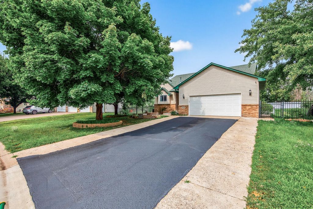 Photo of 4418 Ladyslipper Avenue N, Brooklyn Park, MN 55443 (MLS # 7028763)