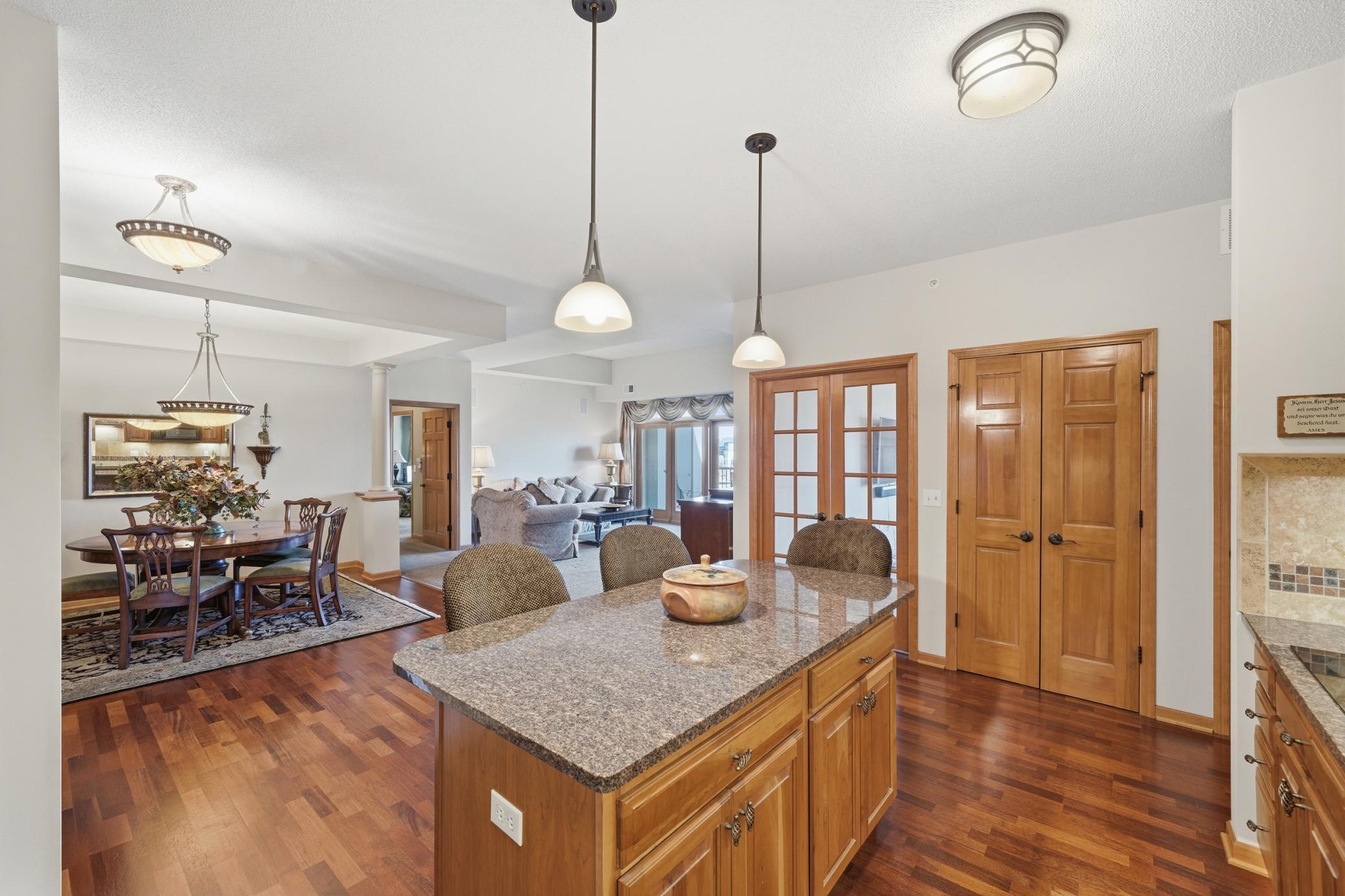 5275 Grandview Square 3401