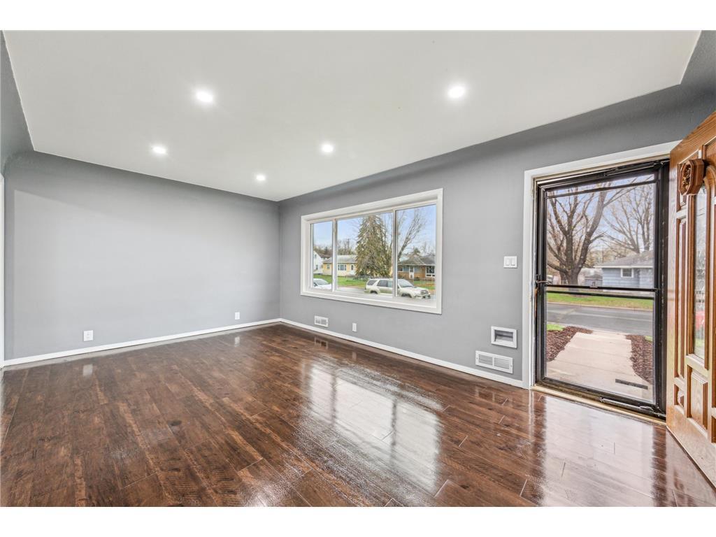 3823 2 1/2 Street NE