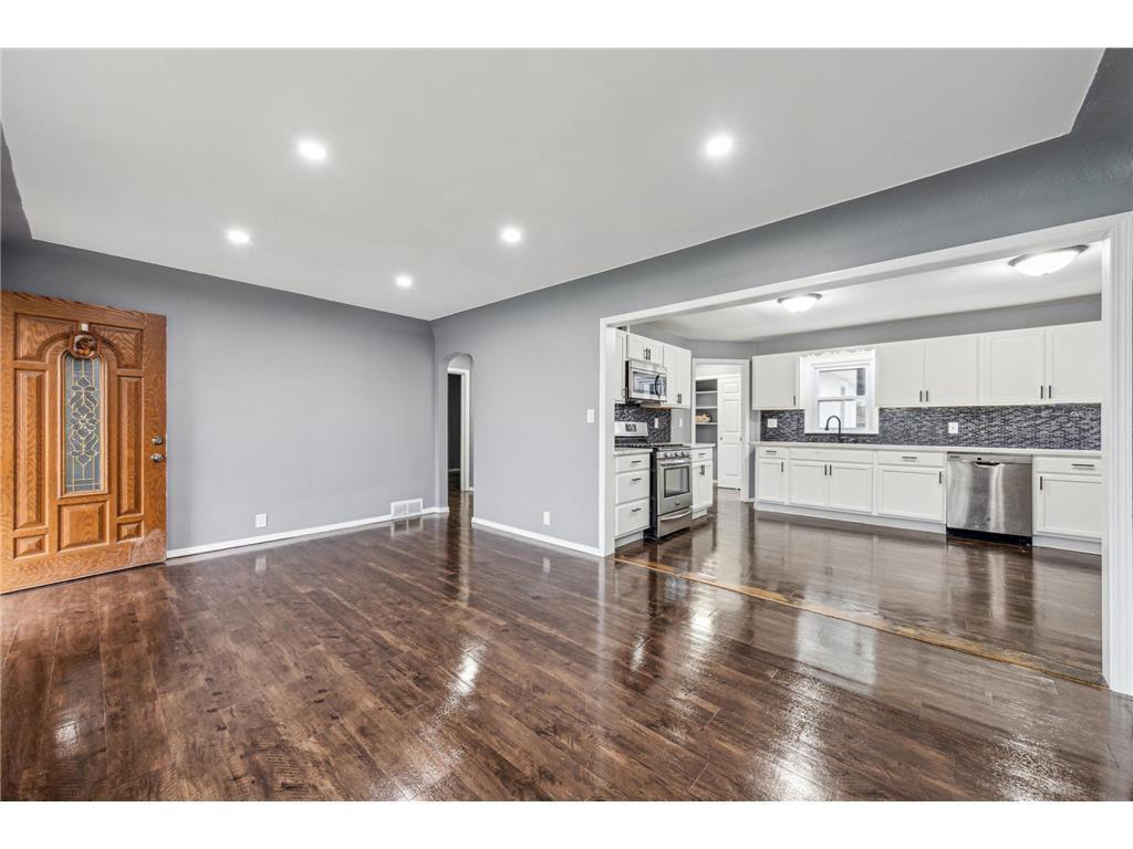 3823 2 1/2 Street NE