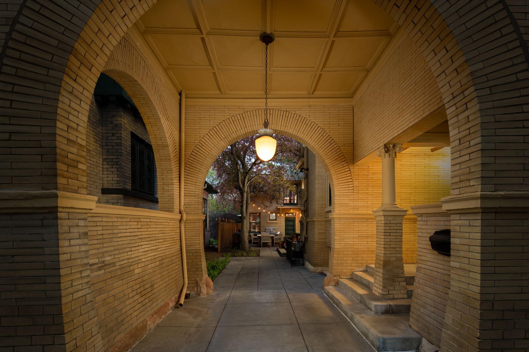 1005 Mount Curve Avenue