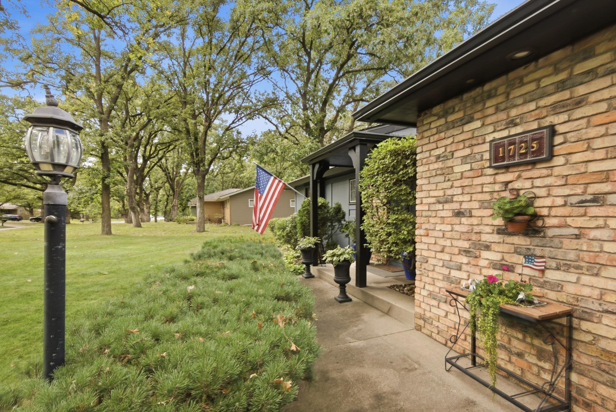 1725 Woodland Road