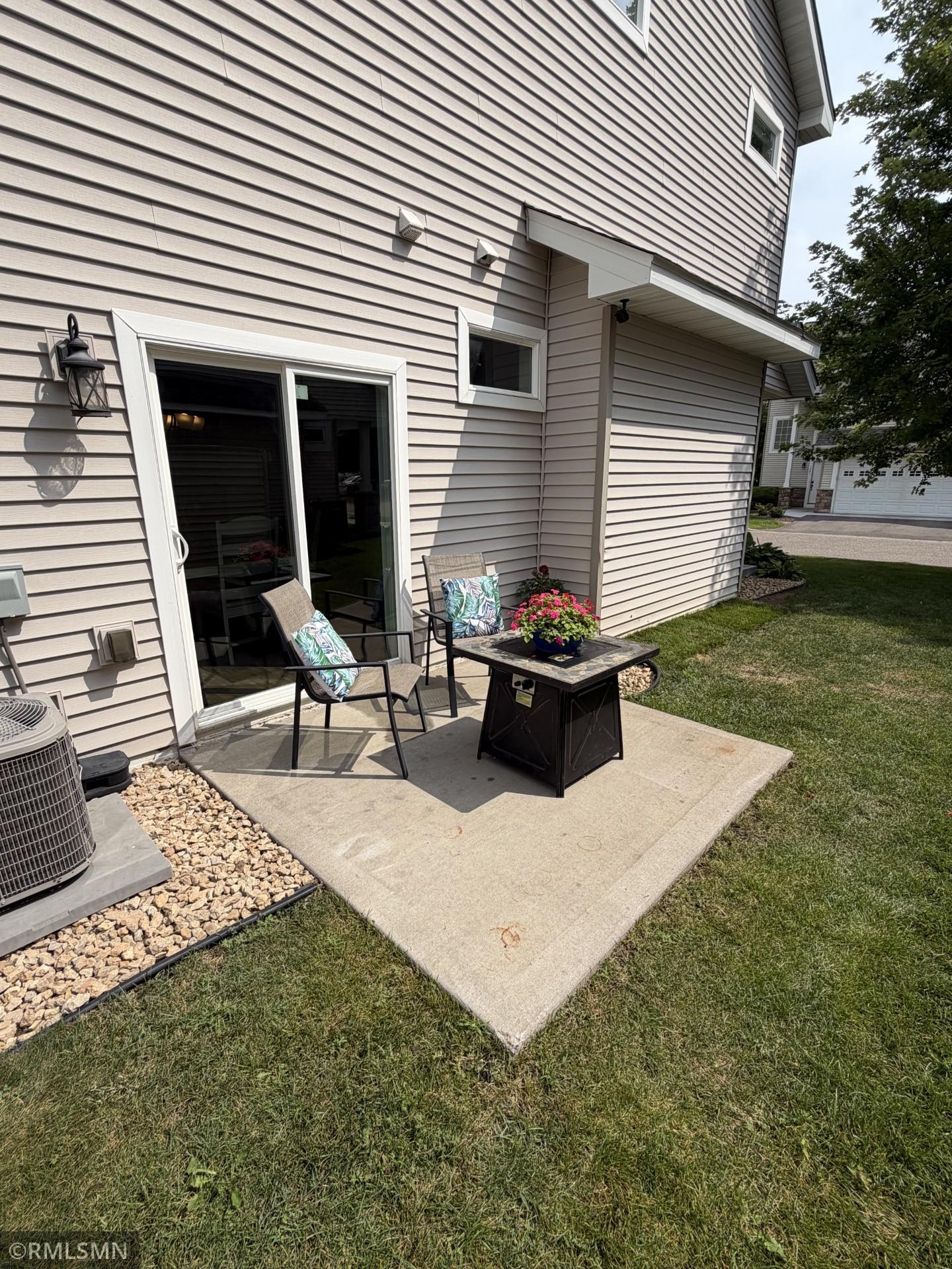 1289 County Road D Circle E A