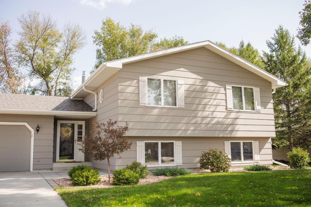 Photo of 5 Westview Drive, Morris, MN 56267 (MLS # 7027155)