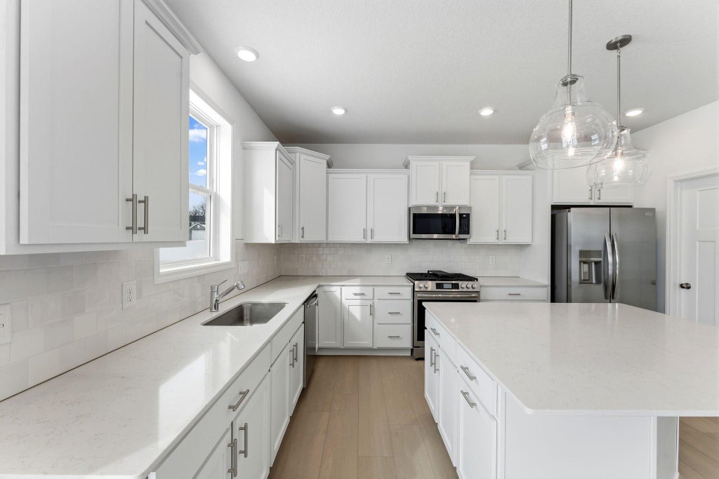 Photo of 7520 Upper 42nd Street N, Oakdale, MN 55128 (MLS # 7101727)