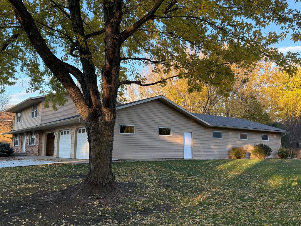 Photo of 645 Dugdale Avenue, Worthington, MN 56187 (MLS # 6814299)