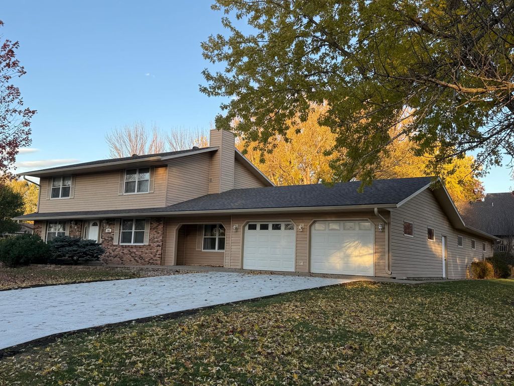 Photo of 645 Dugdale Avenue, Worthington, MN 56187 (MLS # 6814299)