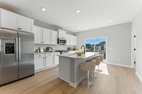 Photo of 1522 Traverse Lane Ln, West Saint Paul, MN 55118 (MLS # 6800972)