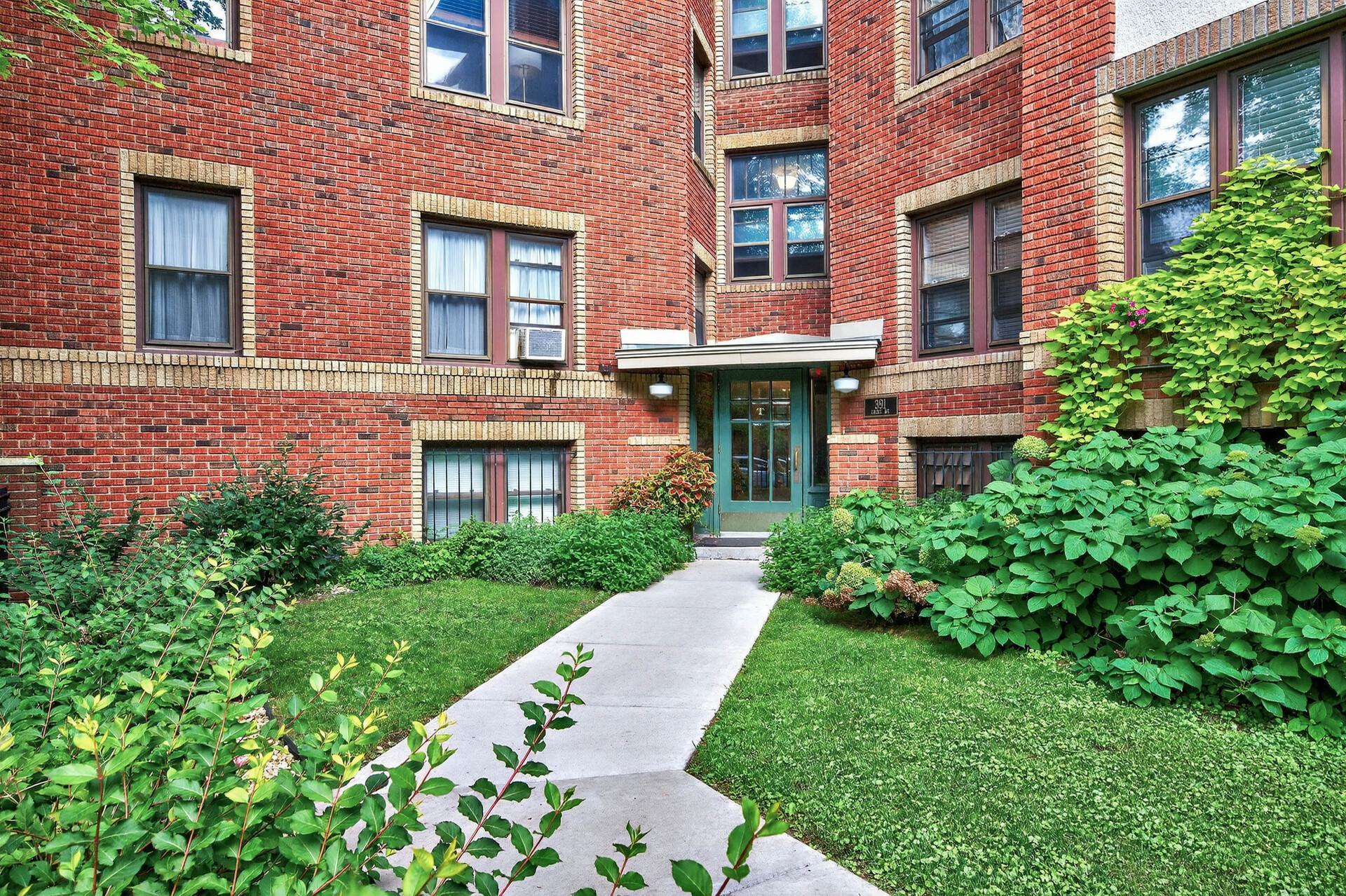 391 Laurel Avenue #304