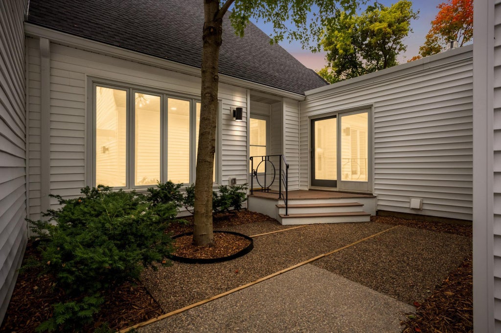 Photo of 7 Wellesley Place, Edina, MN 55436 (MLS # 7147513)