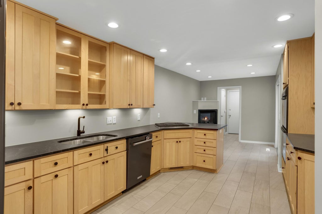 Photo of 7 Wellesley Place, Edina, MN 55436 (MLS # 7147513)