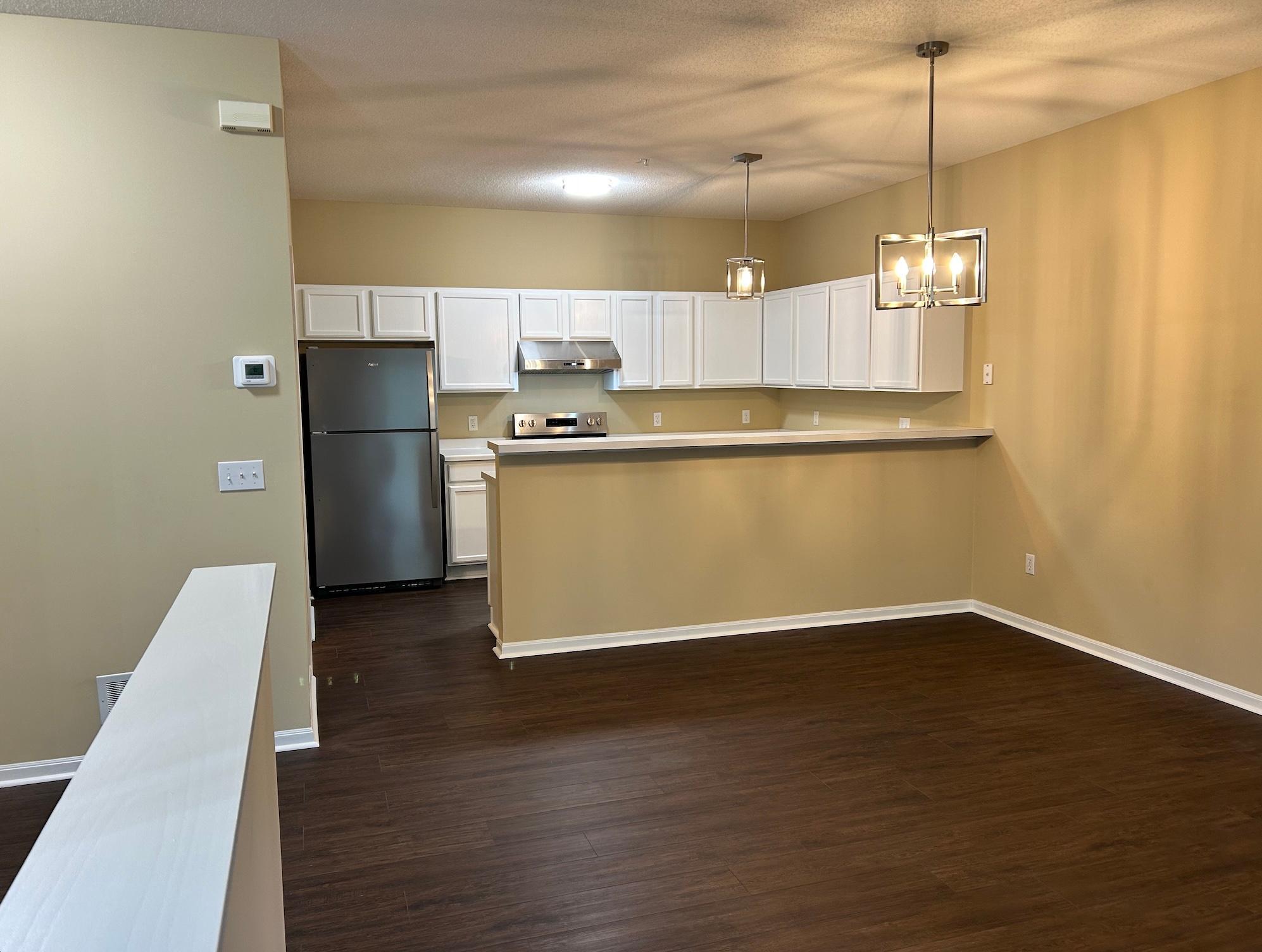 454 Willoughby Way W