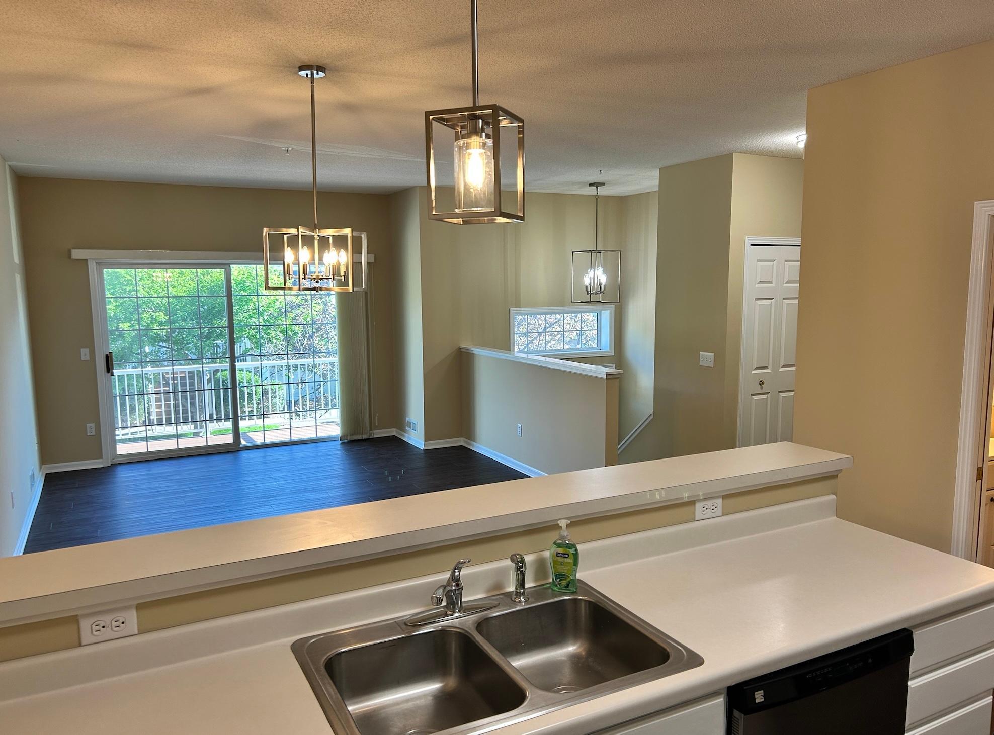 454 Willoughby Way W