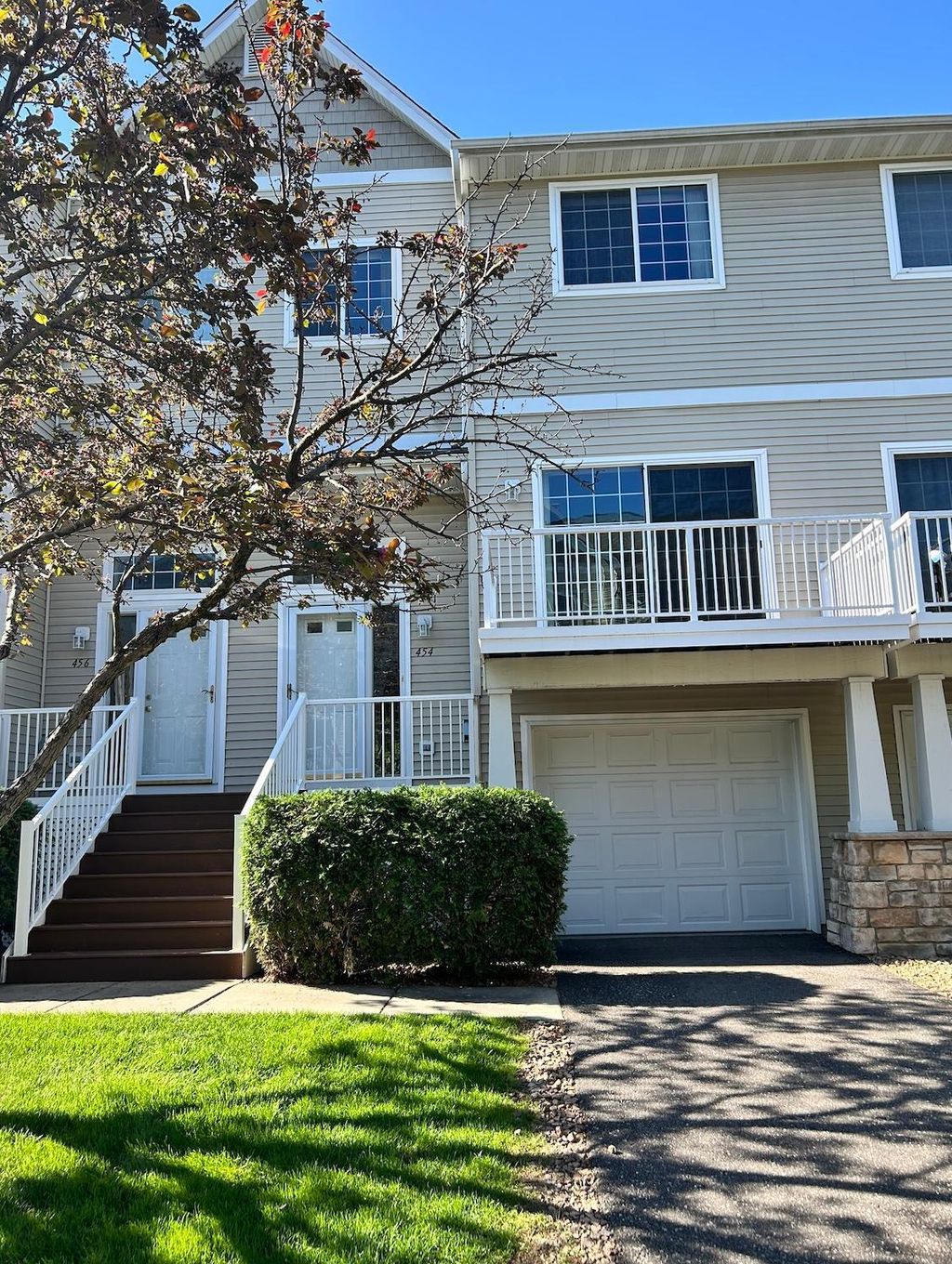 Photo of 454 Willoughby Way W, Hopkins, MN 55305 (MLS # 7024148)