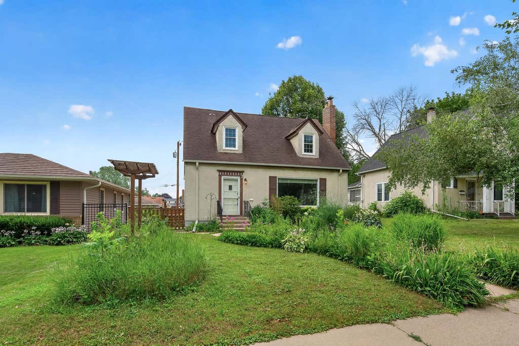 Photo of 760 Nebraska Avenue E, Saint Paul, MN 55106 (MLS # 7114587)