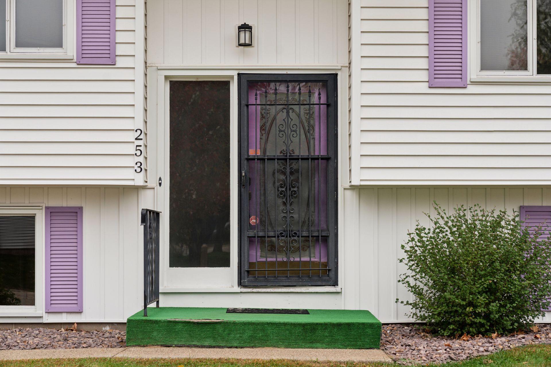 253 Stardust Boulevard